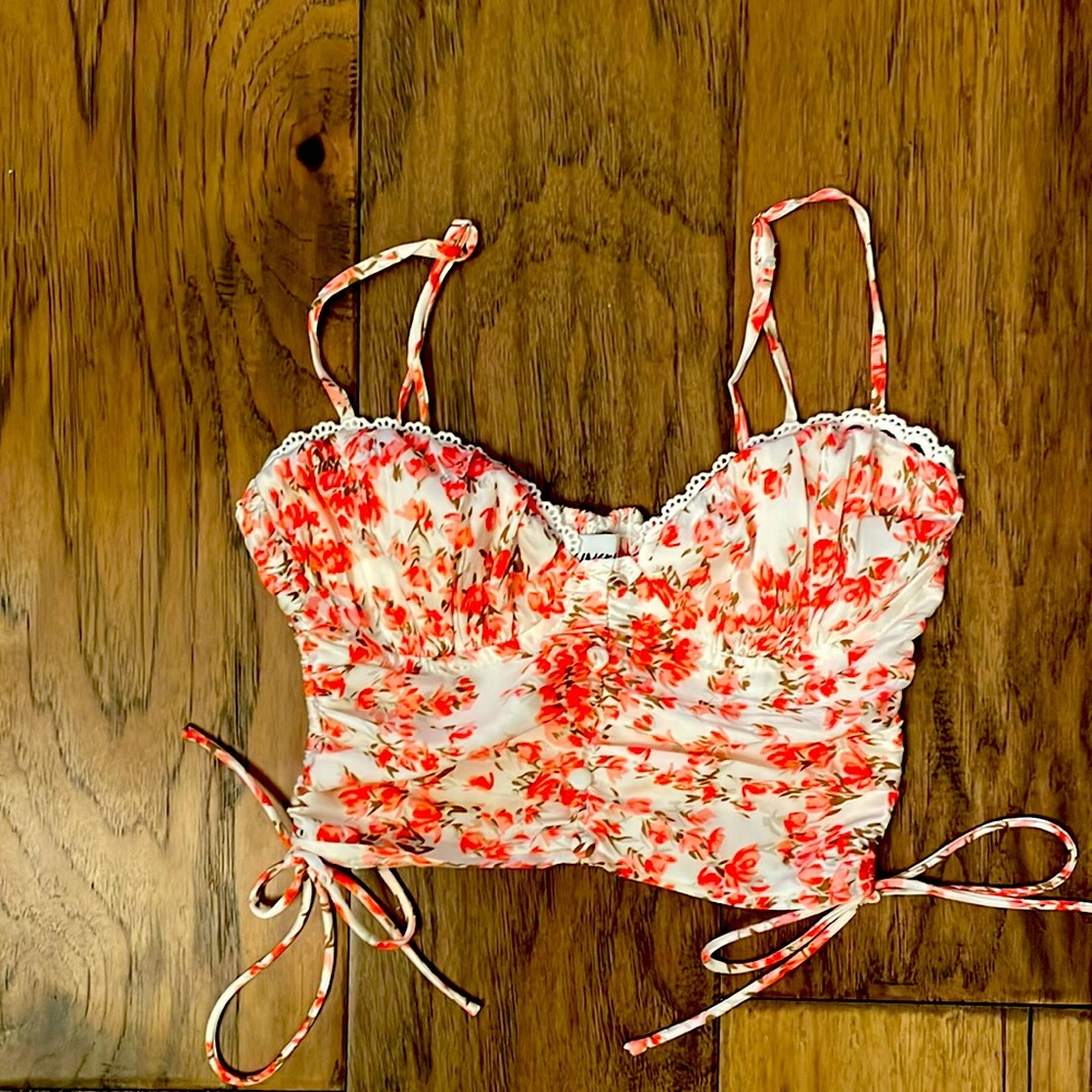 Princess Polly Cropped Top White Floral Camisole Size 0
